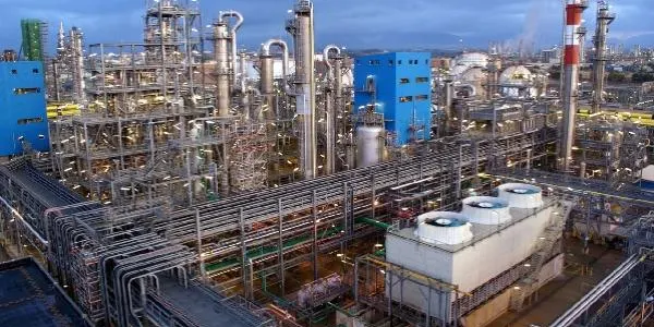 El Pacte Nacional per a la Indústria preveu donar ajuts als projectes que impulsin la descarbonització del polígon petroquímic de Tarragona