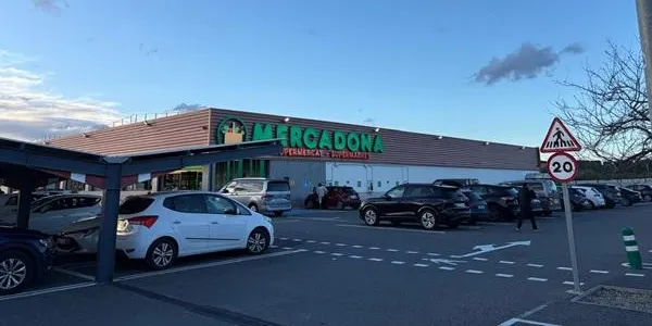 La Policia Local d’Altafulla deté tres persones que es feien passar per sordmudes per demanar almoina a la clientela d’un supermercat