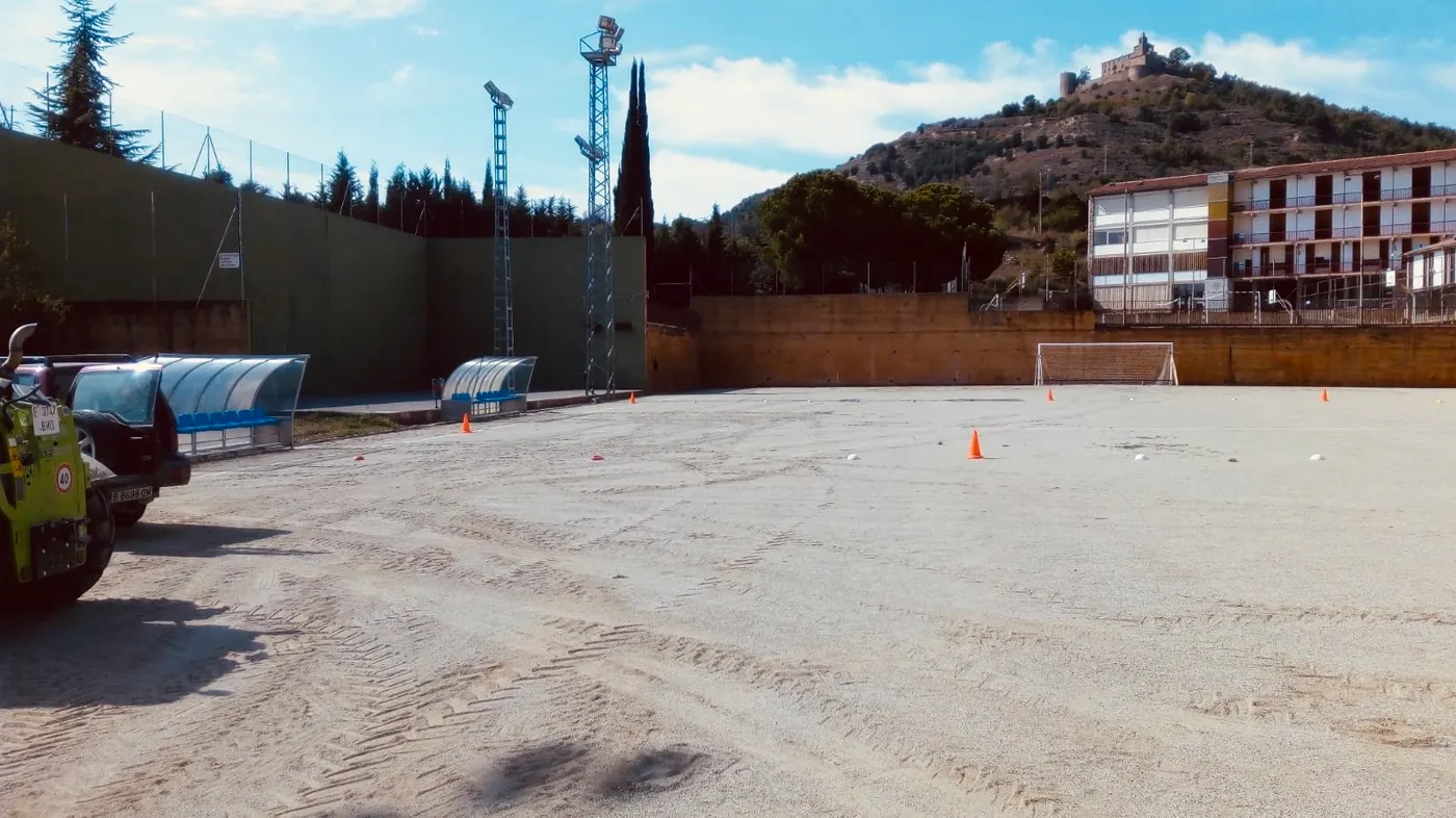 El futbol solsoní trasllada la seva activitat al camp de l'Escola Arrels mentre duri la reconstrucció del mur del camp municipal