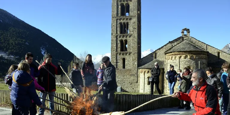 Una encesa de set falles a Taüll commemora l'aniversari de la proclamació com a Patrimoni de la Humanitat