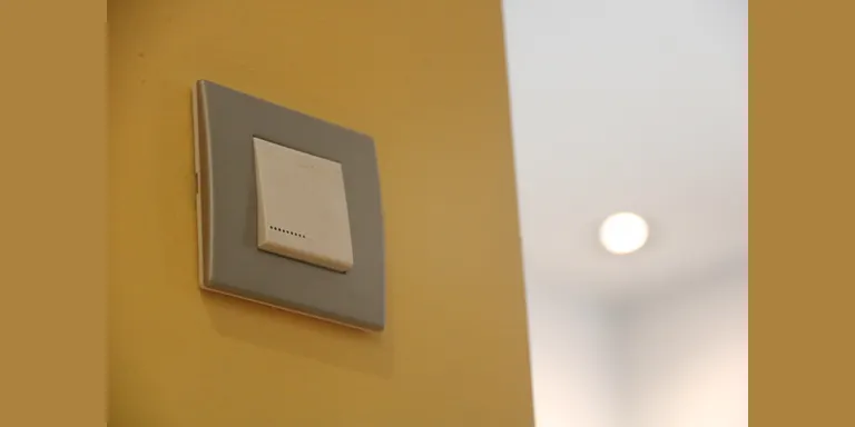 El preu de la llum continua desbocat i aquest dimarts marca nou màxim històric amb 544,98 euros/MWh