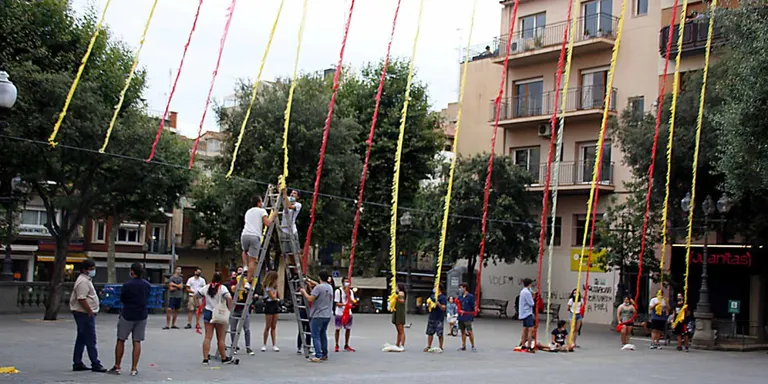 L'enramada de la placeta, preludi de la Festa Major de Sant Zenon