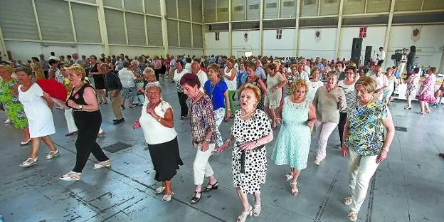 IRUN REPROGRAMA LA COMIDA HOMENAJE A MAYORES Y REORGANIZA LA AGENDA FESTIVA ANTE LA ALERTA NARANJA