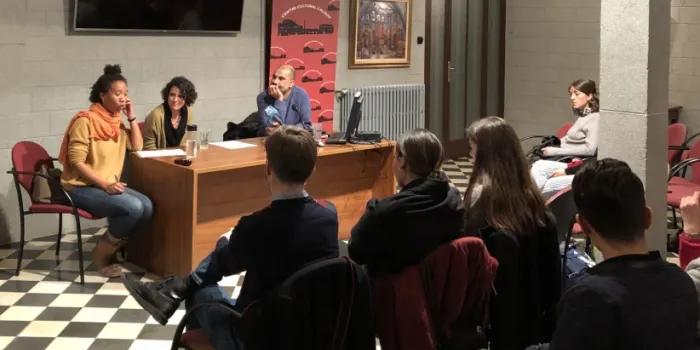 Shaimi diu que cal canviar el tracte dels menors immigrants, millorar les polítiques de les administracions i combatre el racisme