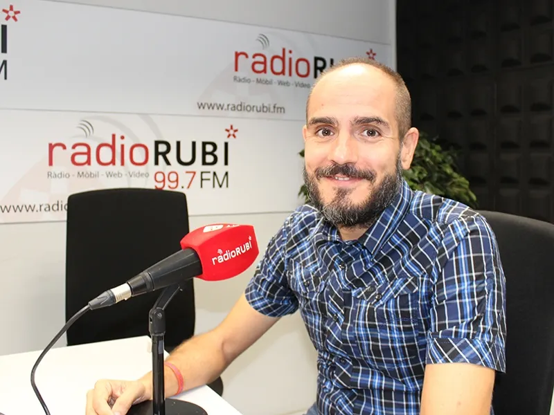 Fernando Velázquez ha passat pels estudis de Ràdio Rubí per presentar la nova UAR