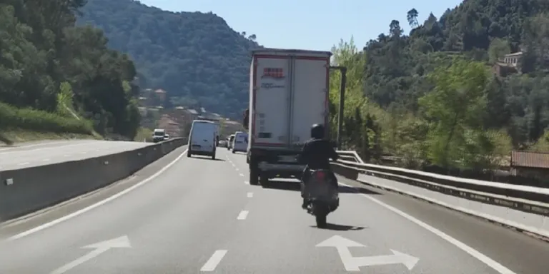 Trànsit posa en circulació al Vallès Oriental motos espiell per controlar d’incògnit els comportaments incorrectes a la carretera