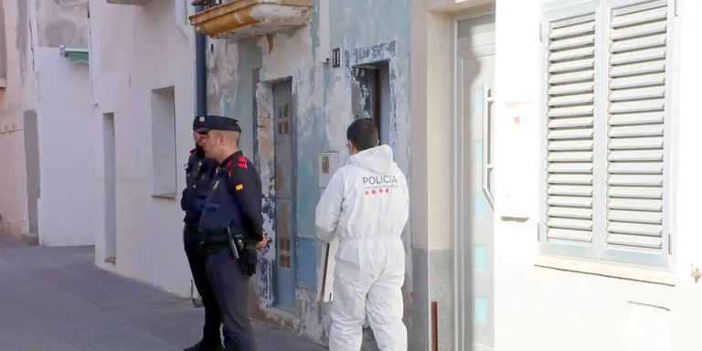 Troben un home mort amb signes de criminalitat en un pis de Torredembarra
