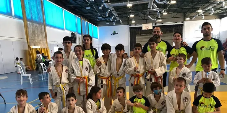 El Club Gladius de Constantí s’emporta 3 medalles d’or, 3 de plata i 12 de bronze en el Campionat de Judo de l’Hospitalet de l’Infant