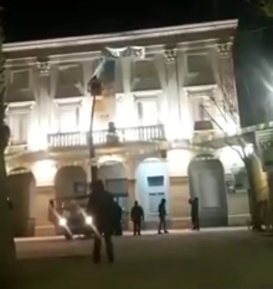 L’alcalde presenta una denúncia per la sostracció de la pancarta del balcó de l’Ajuntament