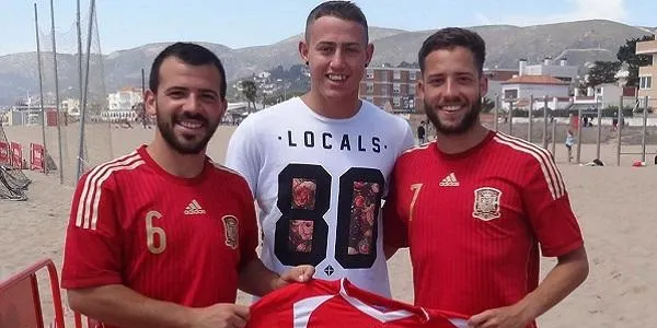Els torrencs Adrián Frutos i Eduard Suárez disputen dos partits amistosos contra França amb la selecció espanyola de futbol platja