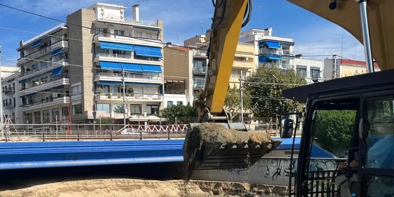 Avui han començat les feines de buidatge de la sorra de la desembocadura de la Riera