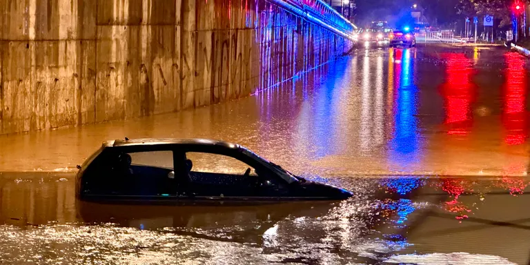 El Meteocat manté un avís taronja en 14 comarques aquesta tarda i vespre i en 13 fins a la matinada