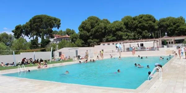 Satisfacció dels usuaris en els primers dies d'obertura de la piscina municipal d'Altafulla