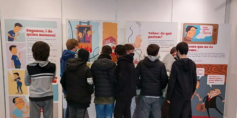 L’alumnat de 1r d’ESO, principal objectiu de l’exposició “El tabac al descobert”
