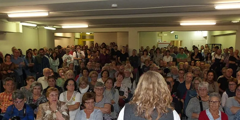 Uns 300 rubinencs desborden el Vallhonrat en una xerrada sobre el futur immediat de Catalunya