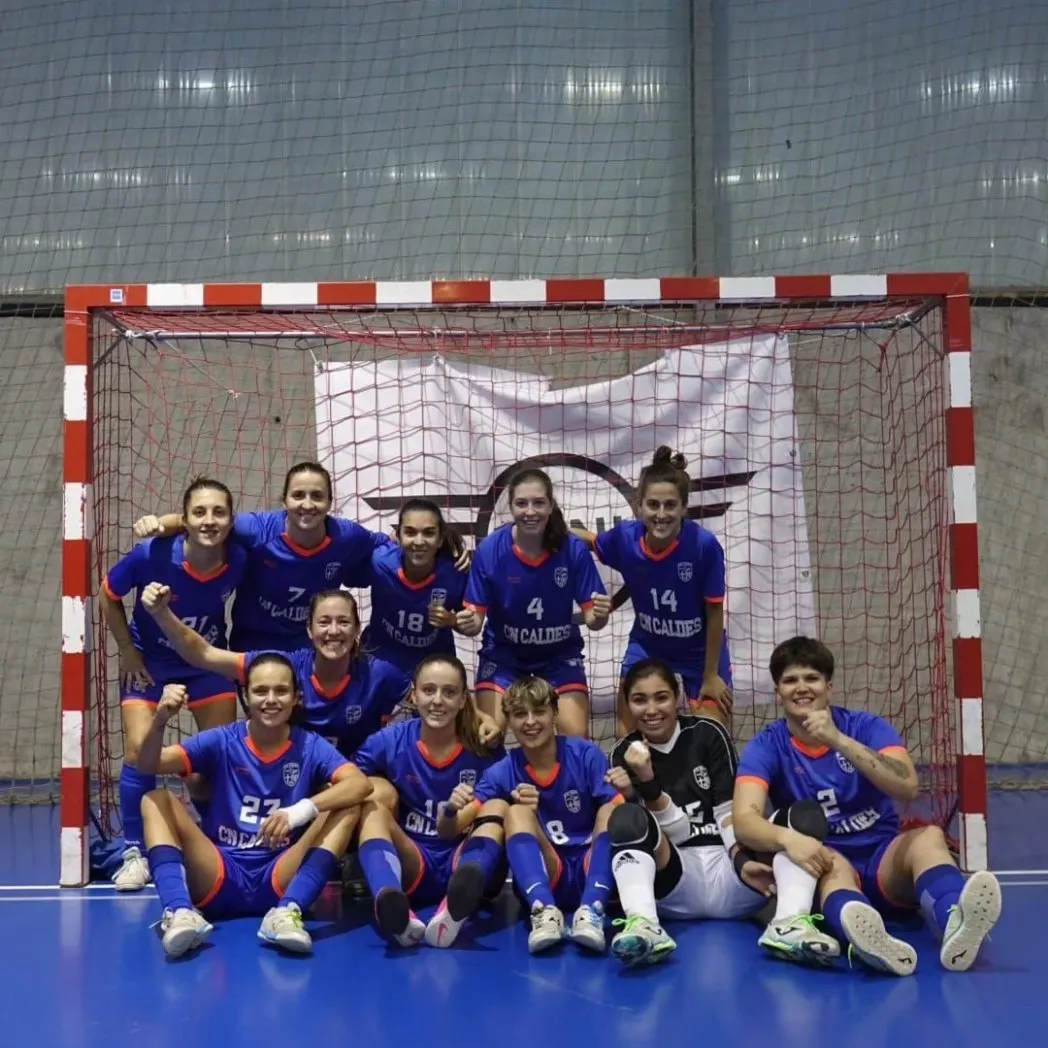 El CN Caldes femení de futbol sala apallissa el Penya Esplugues amb vuit gols en els darrers 9 minuts de partit