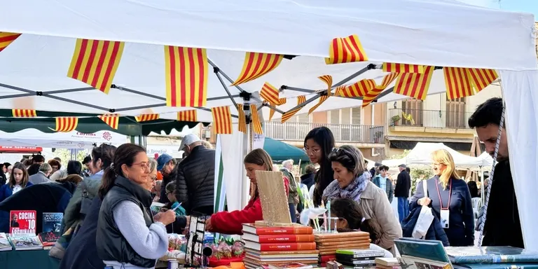Obert el termini per demanar parada a la Diada de Sant Jordi