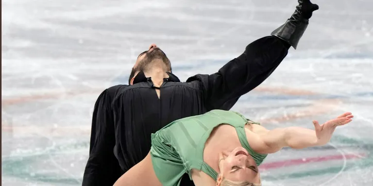 Diploma olímpic pels patinadors Adrià Díaz i Olivia Smart