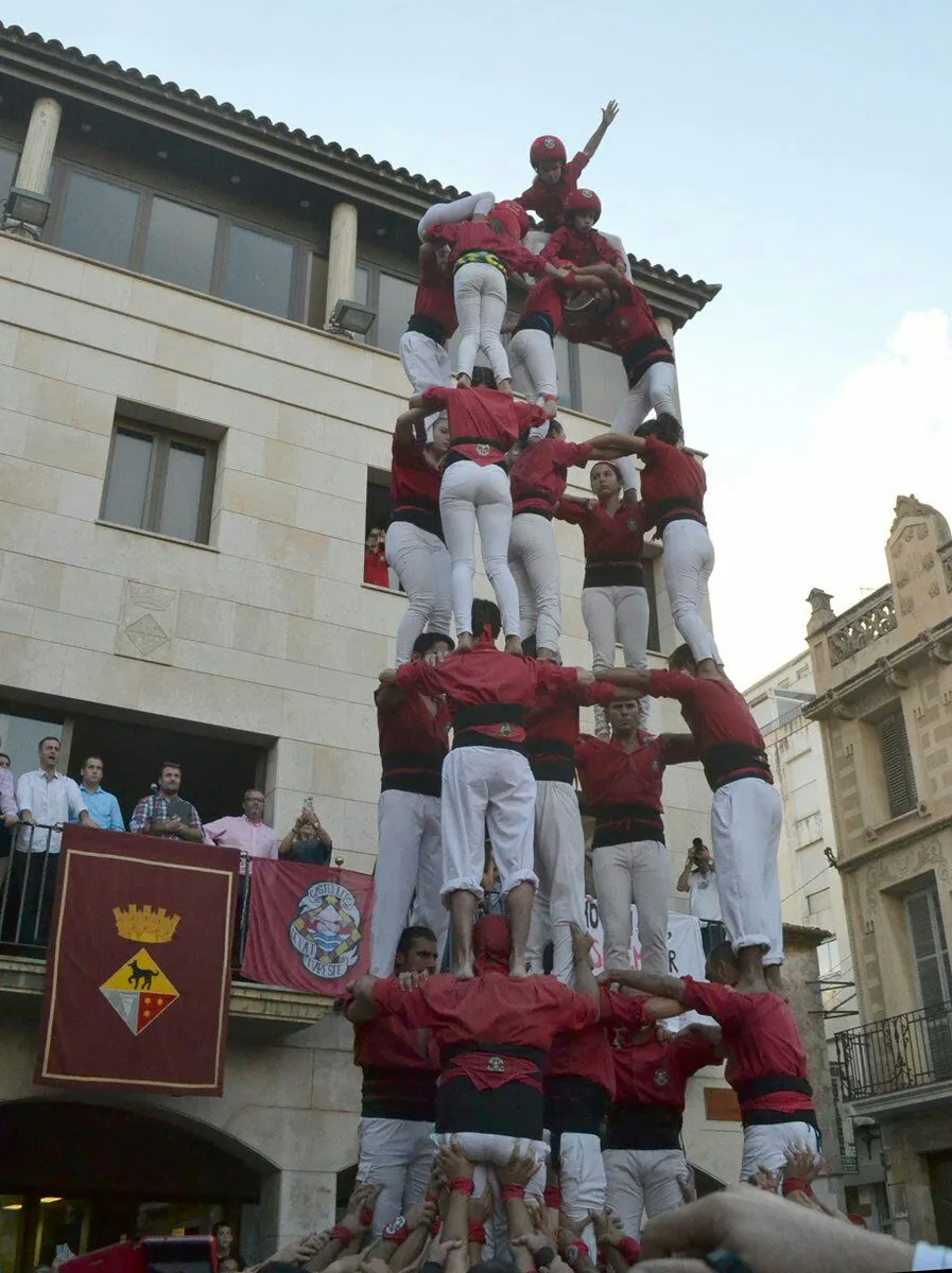 Els Maduixots viuen una Diada Castellera històrica aixecant un 5d7