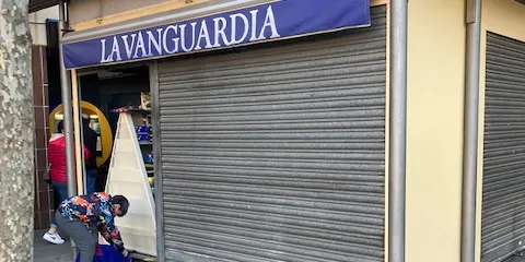 L’històric quiosc Arturo tanca després de 56 anys d’activitat a la plaça de l’Àngel