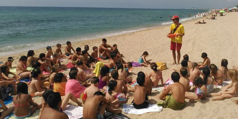 El servei de socorrisme a la platja comença els caps de setmana de juny