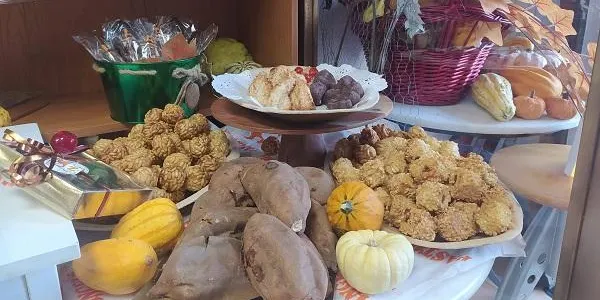 Les flors mantenen el seu atractiu per Tots Sants mentre que la venda de panellets va a la baixa per l'augment de costos de producció