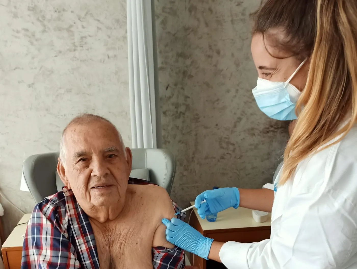 La tercera dosi de la vacuna Pfizer comença a administrar-se a Caldes