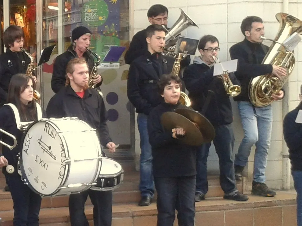Rubí Musical Segle XXI en una actuació al Mercat (arxiu / Cedida