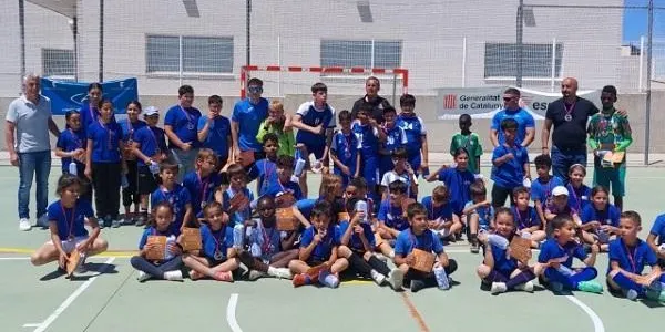 Infants de la Nou de Gaià i Salomó participen en la 1a Trobada de Futbol Sala del programa ‘Fem l’equip’