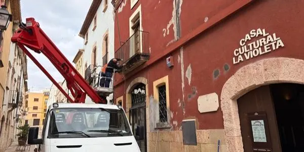 L’Ajuntament d’Altafulla arranja la façana del Casal Cultural La Violeta