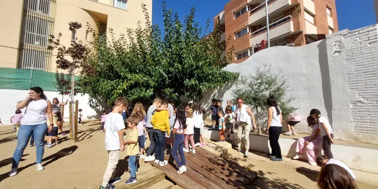 S’inaugura l’espai renaturalitzat de l’Escola La Candela