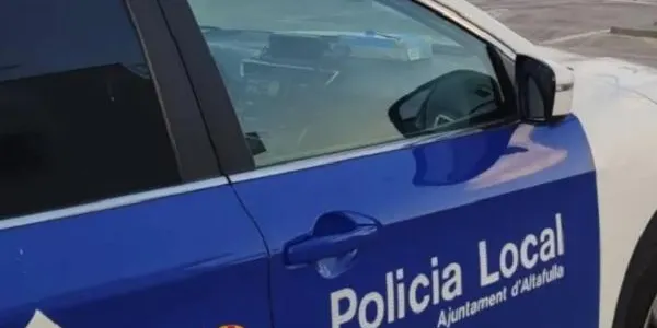 Troben a una nena de 18 mesos passejant sola al seu gos a Altafulla