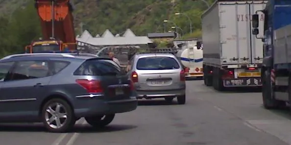 Un accident obliga a tancar la duana del Riu Runer