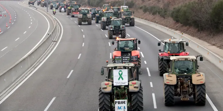 Els tractors encaren els trams finals cap a Barcelona amb la unió de les diverses marxes lentes