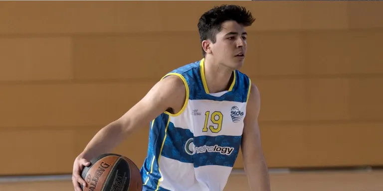 El sènior A masculí del Sedis Bàsquet venç a Sant Cugat (61-67)
