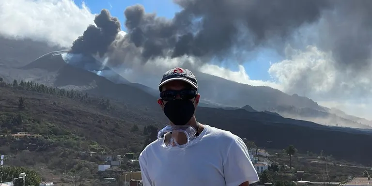 Jordi Pérez, l'home del temps de Ràdio Pineda, a l'illa de La Palma