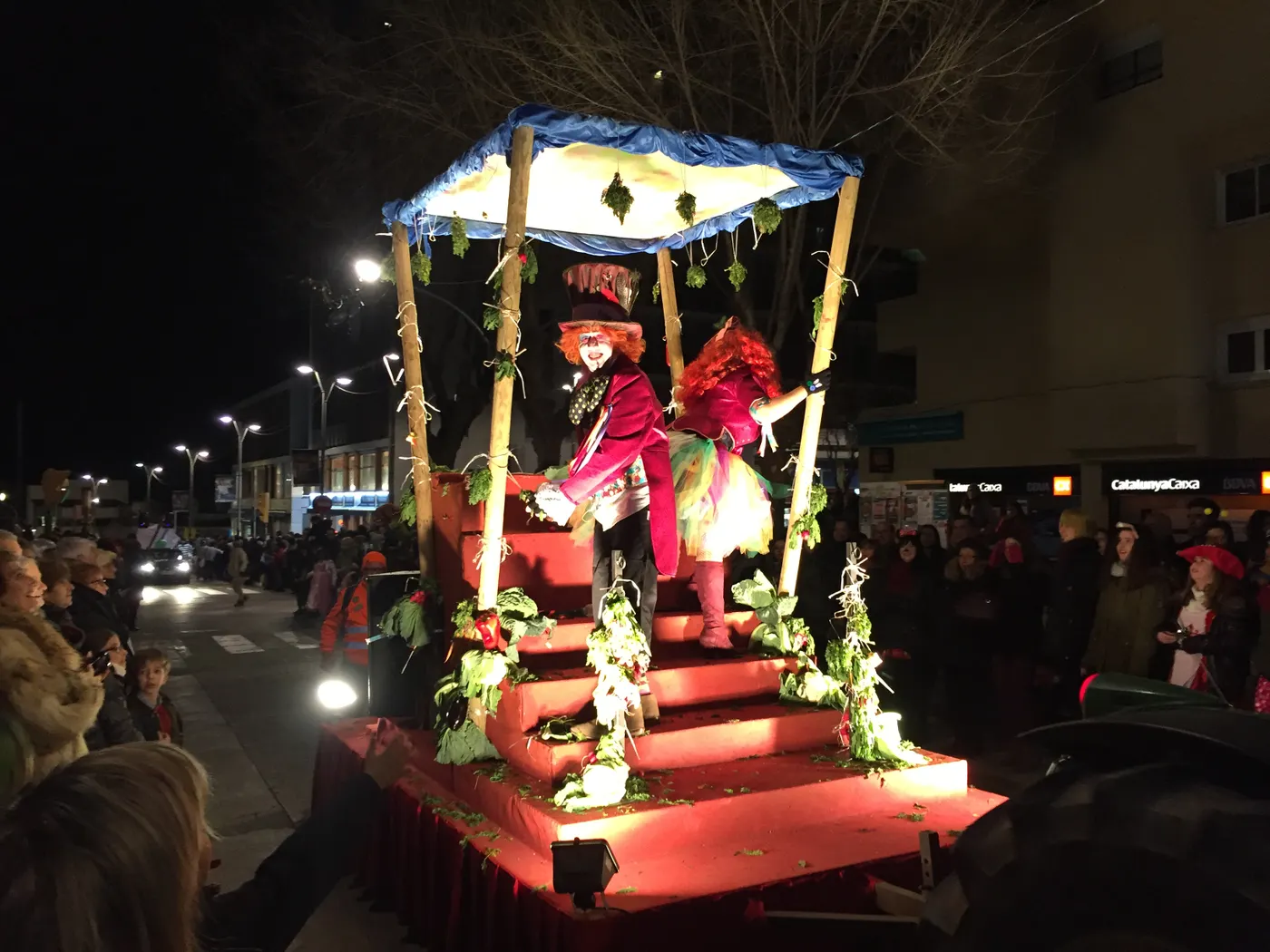 13 comparses i 700 persones omplen el Carnaval de Vilassar