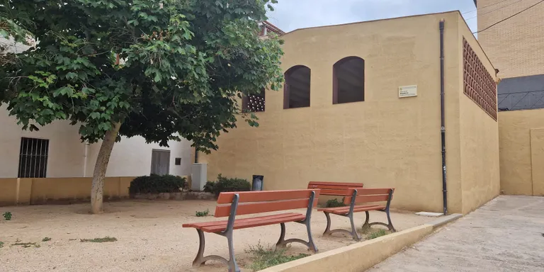 La plaça de les Bugaderes i el mirador de la Ignasieta ‘estrenen’ oficialment els nous noms amb les plaques identificatives