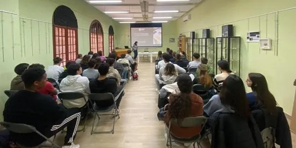L’alumnat de 1r de Batxillerat de l’Institut d’Altafulla visita l’Arxiu Municipal