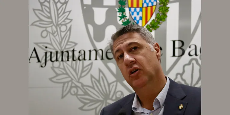 Albiol: "Si Vigo té l’arbre de Nadal més gran del món, el de Badalona és el més gran de l’univers"