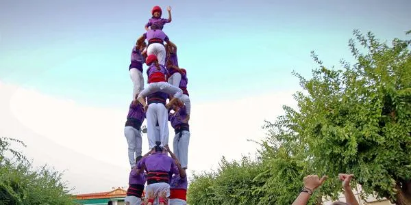 Els Castellers d’Altafulla descarreguen el 3d7a per primer cop a la plaça dels Vents