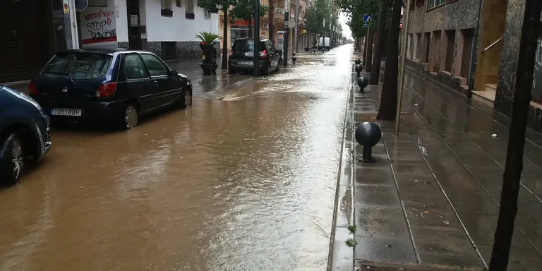 Intens ruixat a Pineda Centre, El Carme i Bellamar, mentre a Poblenou i Les Creus no plovia