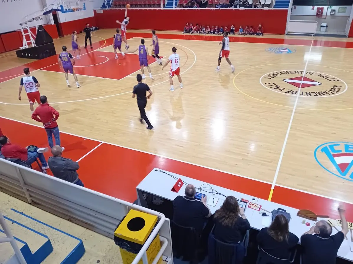 El CB Valls dilapida un avantatge de 18 punts i acaba perdent a Menorca