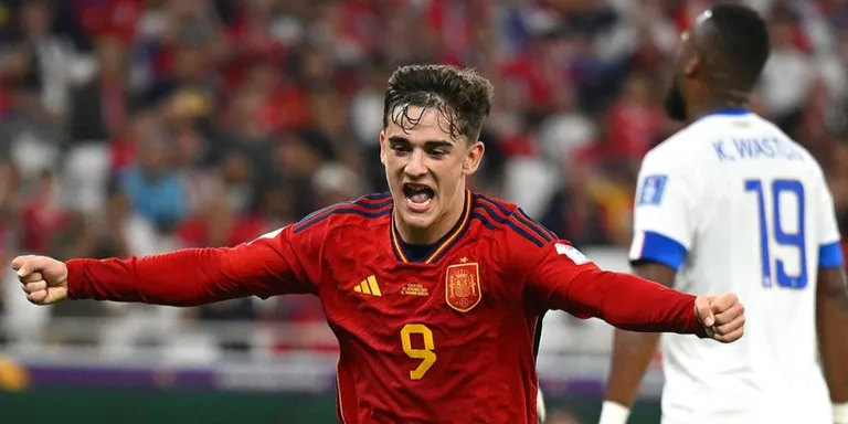 Doblet de Ferran Torres a la golejada d’estrena de la selecció