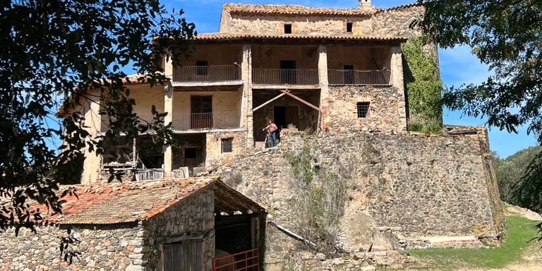 Un projecte vol rehabilitar la masia la Sala de Viladrau, la casa on va néixer el bandoler Serrallonga