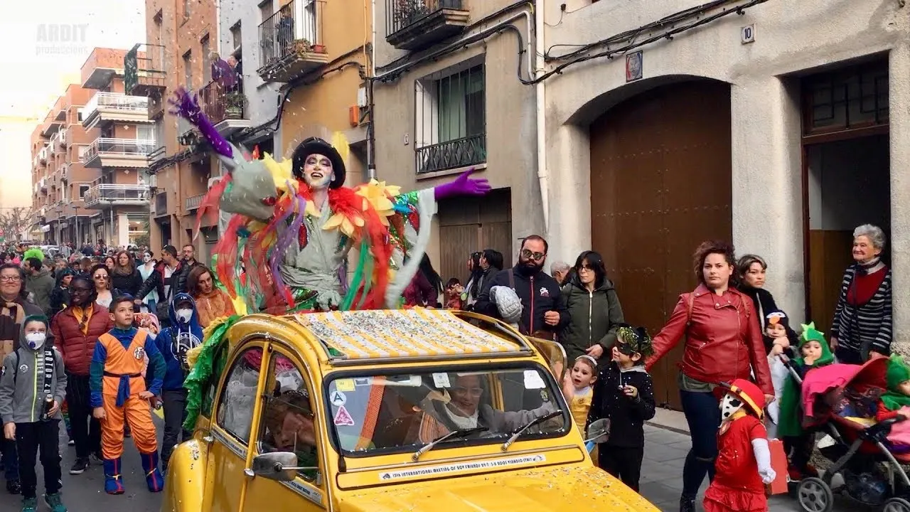 La rua infantil del Centre Cívic presenta la proclamació de la República del Carnaval