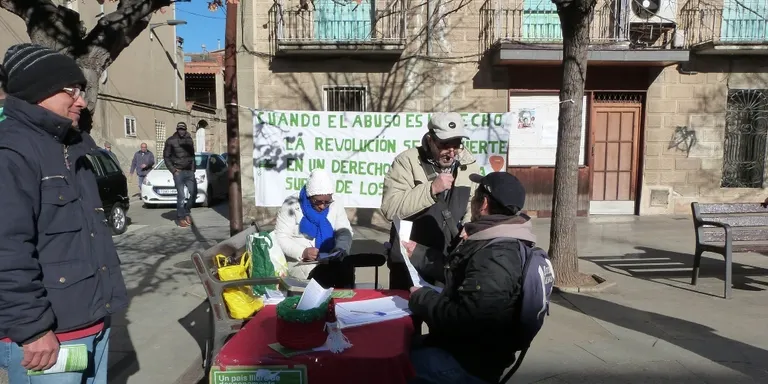 La PAH aconsegueix més de 1.500 signatures contra els desnonaments i la pobresa energètica