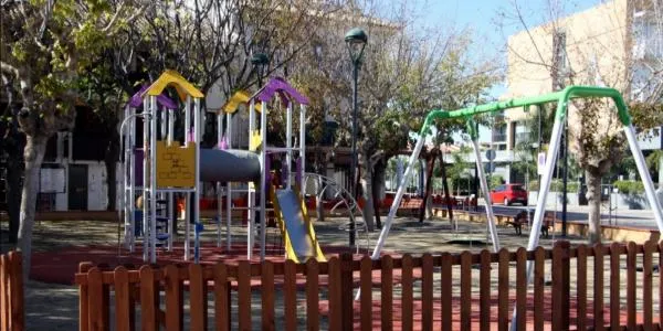 Reunions de màxim 6 persones i prudència en els parcs infantils