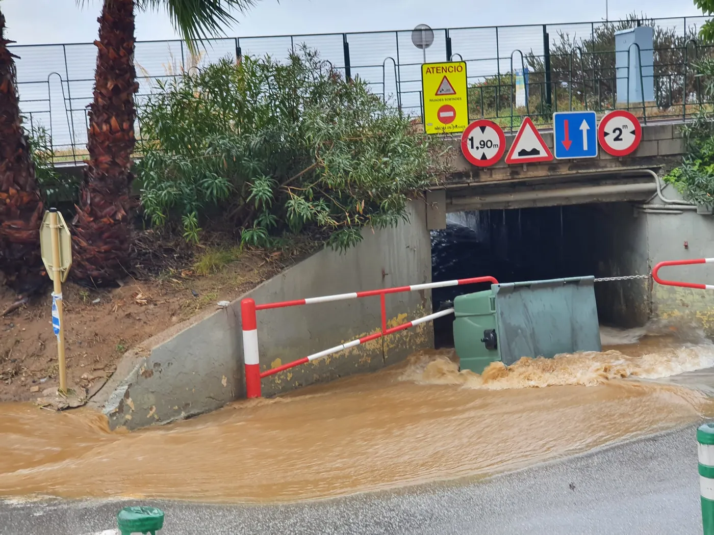 Ruixats fins a mig matí i temps variable la resta del dia
