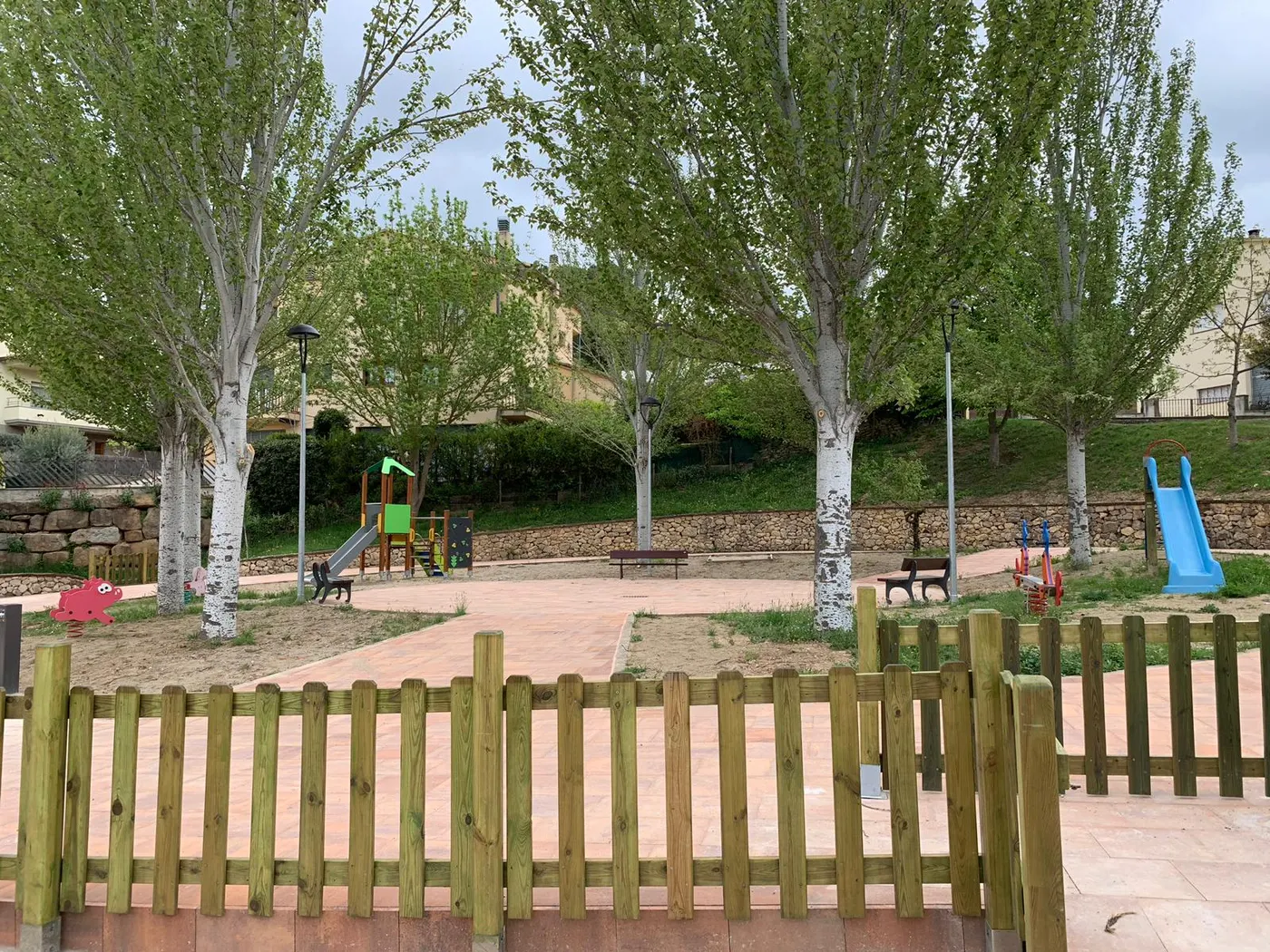 Un concurs repta els infants de primària a recórrer els parcs infantils de la ciutat descobrint solsonins il·lustres